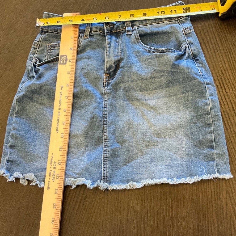 Rue21 Womens Denim Mini Skirt Light Wash Blue Raw Hem Size XS RN70829 - Picture 7 of 7